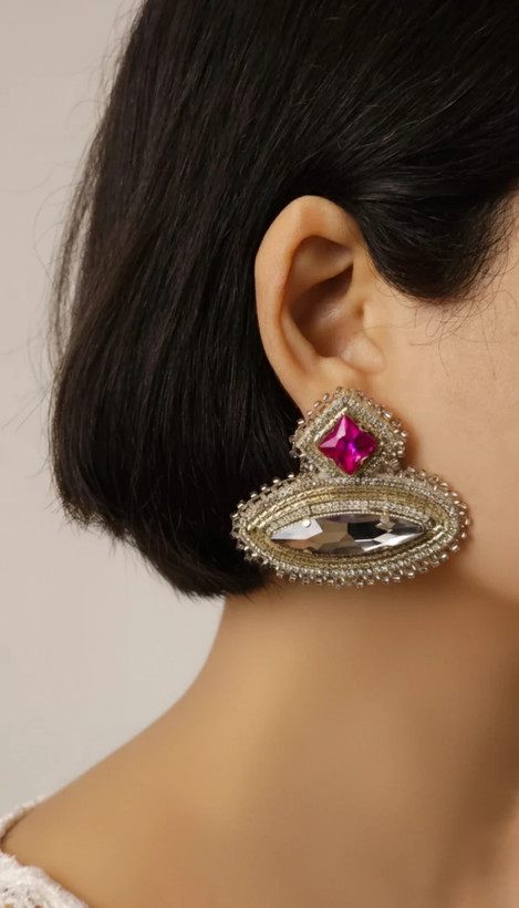 گوشواره دستساز جواهردوزی با سنگ مربع سرخابی،سنگ مارکیز دودی،سرمه و نگین متری طلایی